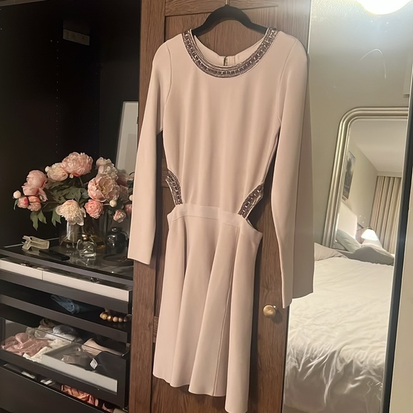 Marciano Guess Bandage Dress / Dusty Pink / jewelled Neckline & Cutouts at waist - Picture 9 of 13